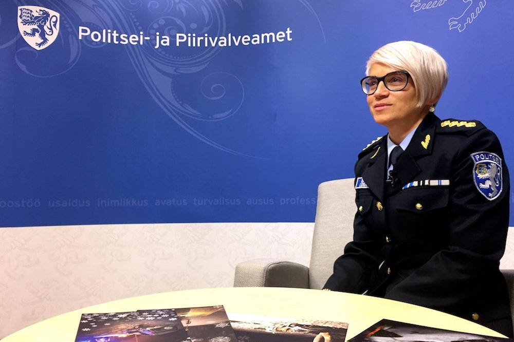 愛沙尼亞警方每年都會發放不一樣的「耶誕卡」。（湯森路透）