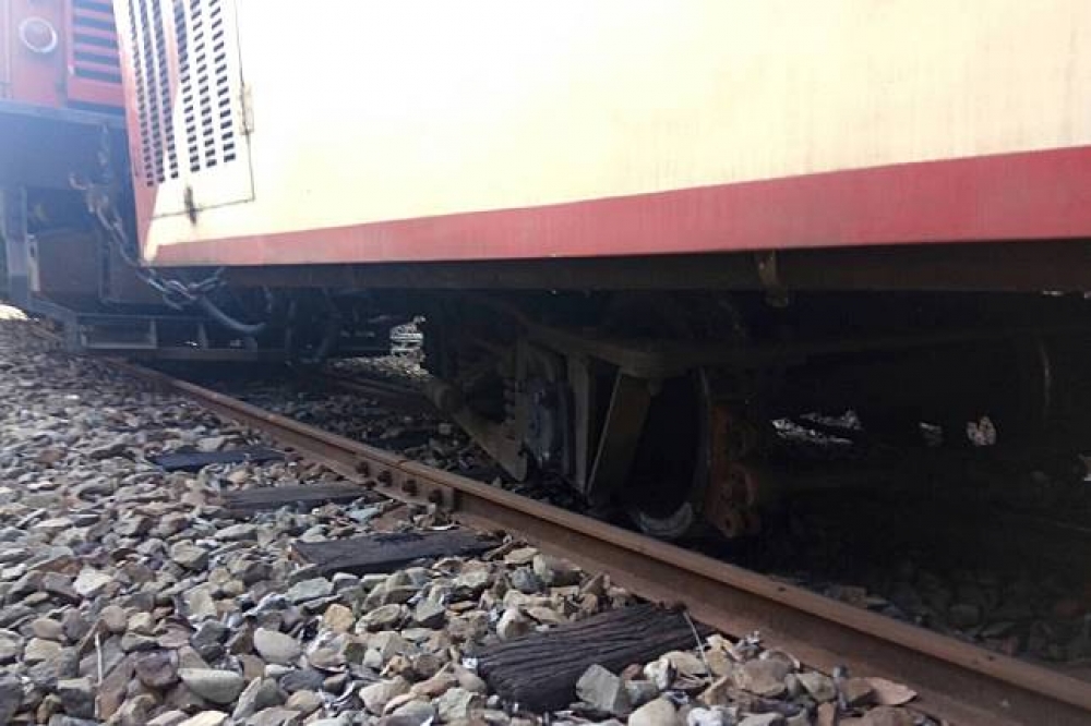  14日阿里山小火車有發生出軌事故，目前無人受傷，87車上旅客受影響。圖為1月23日阿里山出軌照片。（台鐵提供）