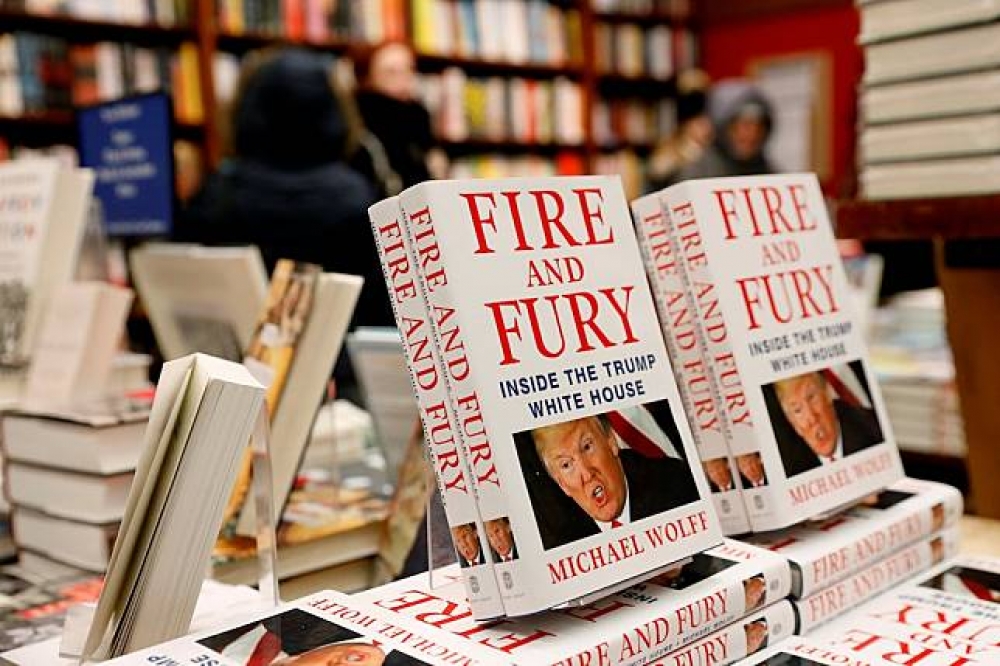 爆料川普的新書《烈焰與怒火：川普白宮內幕》6日開賣，吸引美國讀者不畏低溫搶購。（湯森路透）