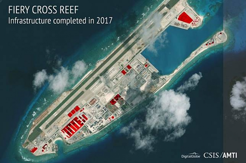 「亞州海事透明倡議」公布衛星影像，顯示中國在南沙群島的永暑礁上的新建設。（美聯社）