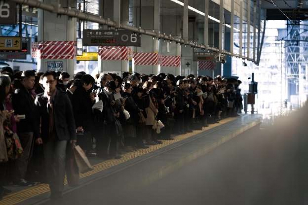 東京電車乘客間的衝突逐漸增多，已引起相關單位的重視。（圖片取自PAKUTASO）