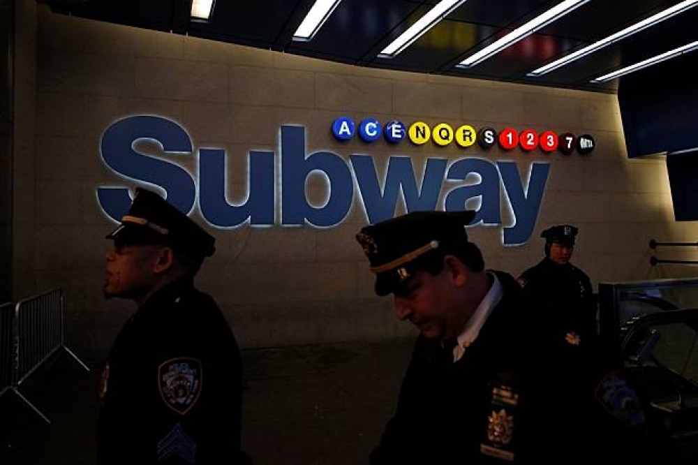 紐約曼哈頓11日上午在巴士總站發生一起爆炸案，所幸無人死亡。（湯森路透）