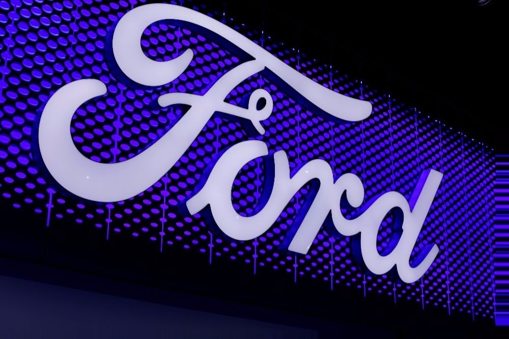 美國福特汽車（Ford）7日將和中國電商巨擘阿里巴巴集團於杭州簽署合作意向書，洽談中國網購合作。（湯森路透）