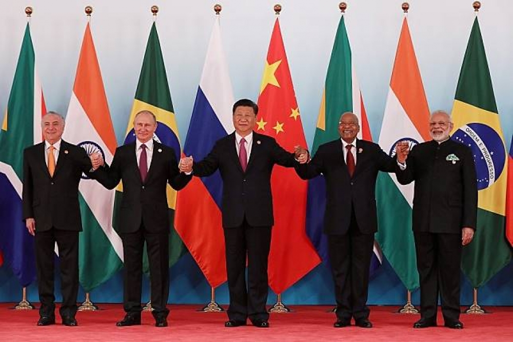 金磚五國的各國元首，左起為巴西總統泰梅爾（Michel Temer）、俄羅斯總統普京（Vladimir Putin）、中國國家主席習近平、南非總統祖馬（Jacob Zuma）、印度總理莫迪（Narendra Modi）。（湯森路透）