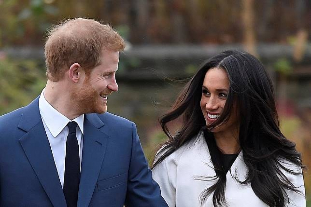 英國哈利王子與未婚妻馬克爾11月於肯辛頓宮。（湯森路透）