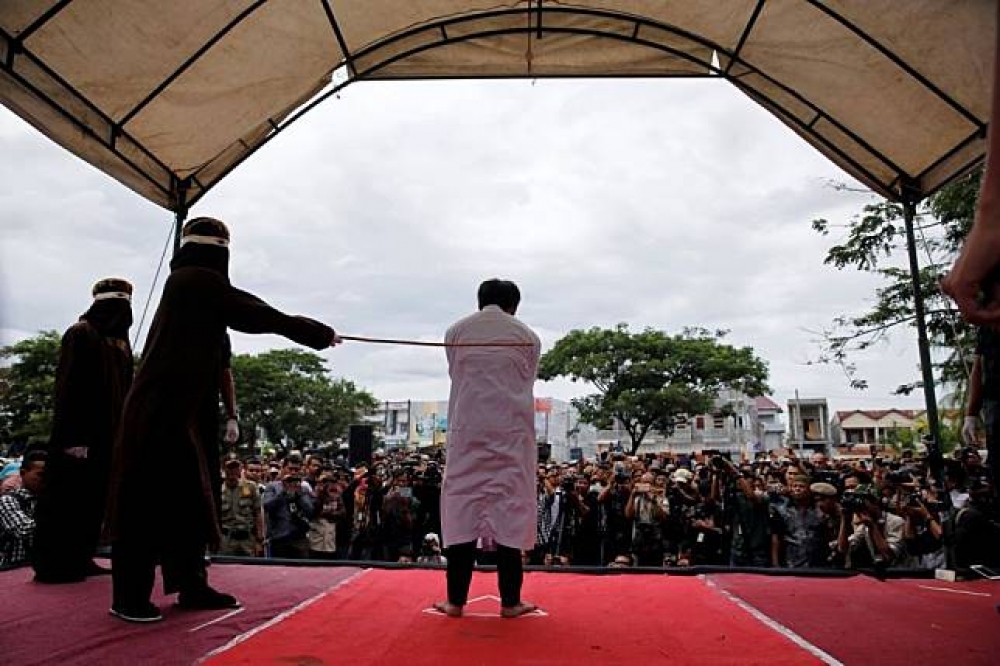 在印尼亞齊，同性戀可能會遭鞭刑。（湯森路透）
