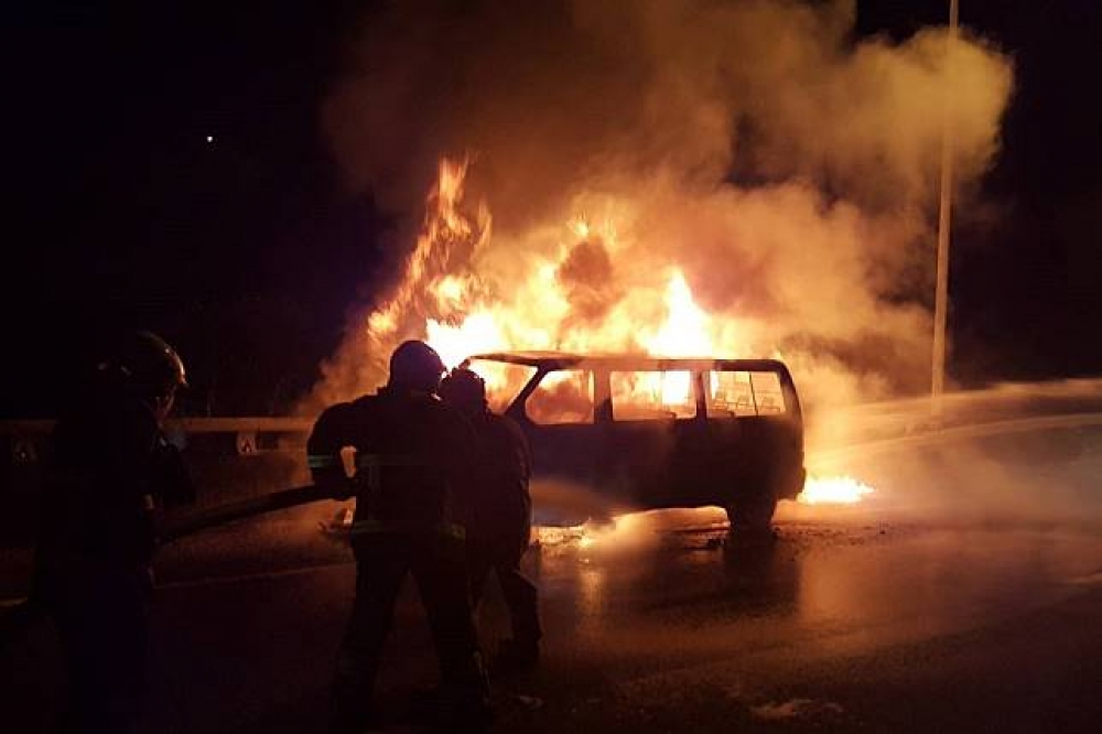 國道五號17日發生火燒車意外，所幸無人傷亡。（新北市消防局提供）