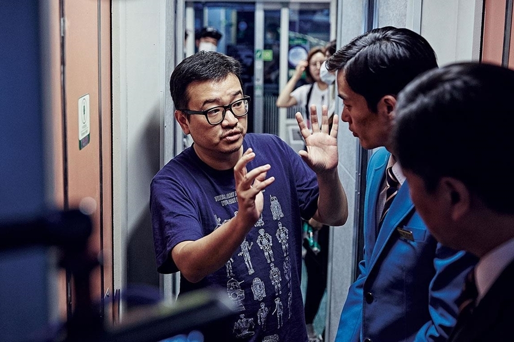 延尚昊在《屍素列車》拍攝現場（圖片取自Screen Daily）