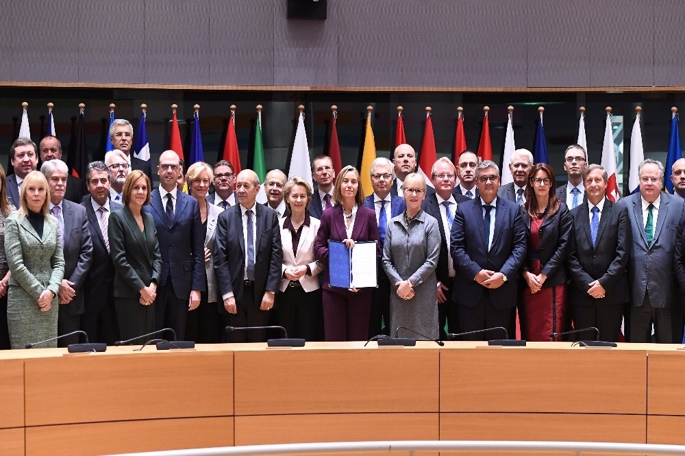 歐盟23個會員國代表簽署歐洲防衛協議，各國領導人預計在12月簽訂協定。（湯森路透）
