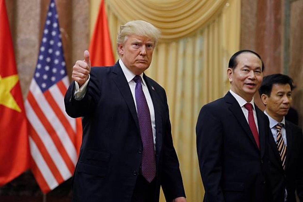 美國總統川普（左）與越南國家主席陳大光（右）。（湯森路透）