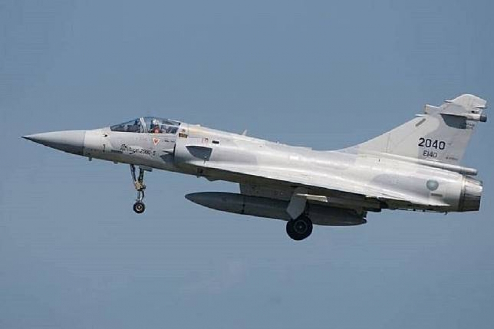 飛官何子雨駕駛的幻象2000-5戰機7日執行訓練時失聯，至今仍未救援成功。（圖片取自國防部發言人臉書）