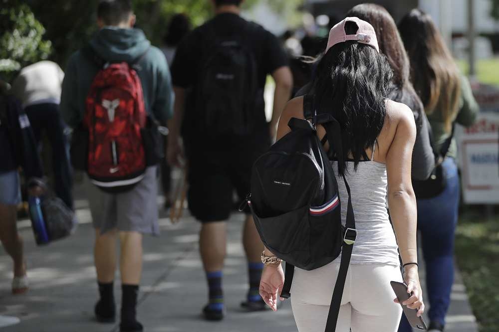 根據調查統計，2016年有54.45萬中國人在國外留學，在美國就有32.9萬。他們認為，「學業壓力」是最大壓力來源。（美聯社）