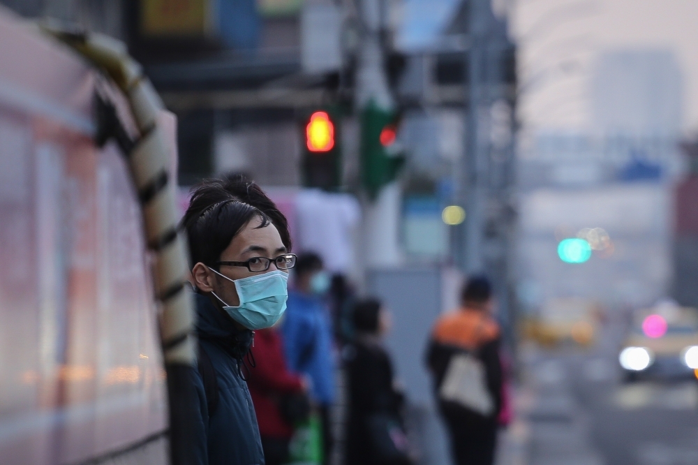 立委官員工商大老紛紛對對污染問題虛晃幾招、徒託空言，台灣空污問題日益嚴重，卻束手無策，坐困污城，坐以待斃。（攝影：陳品佑）