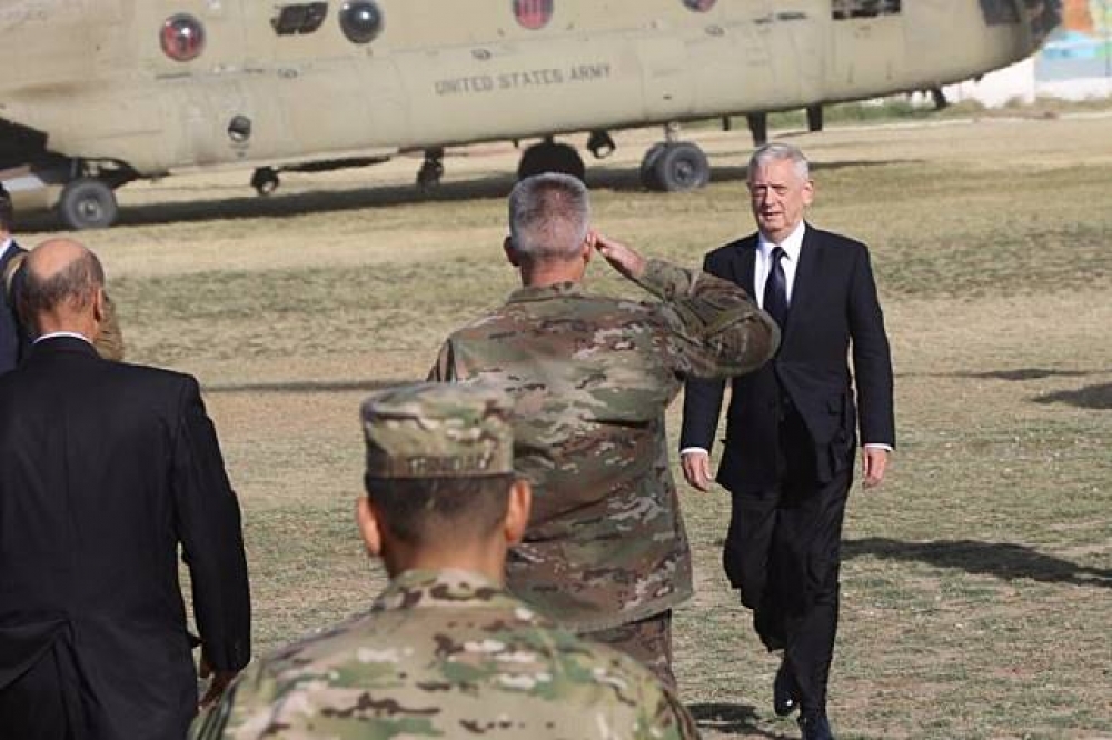 美國國防部長馬蒂斯訪阿富汗。（取自推特 @ResoluteSupport）