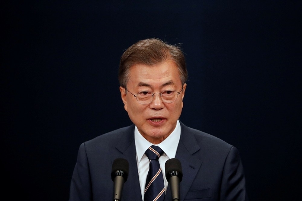 文在寅總統將新政府定調為「應燭光而生」，上任百日，有78%韓國民眾對他的施政持正面態度。（照片：湯森路透，後製：李明維）