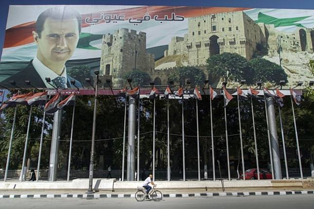 敘利亞總統阿塞德的大型海報。（美聯社）