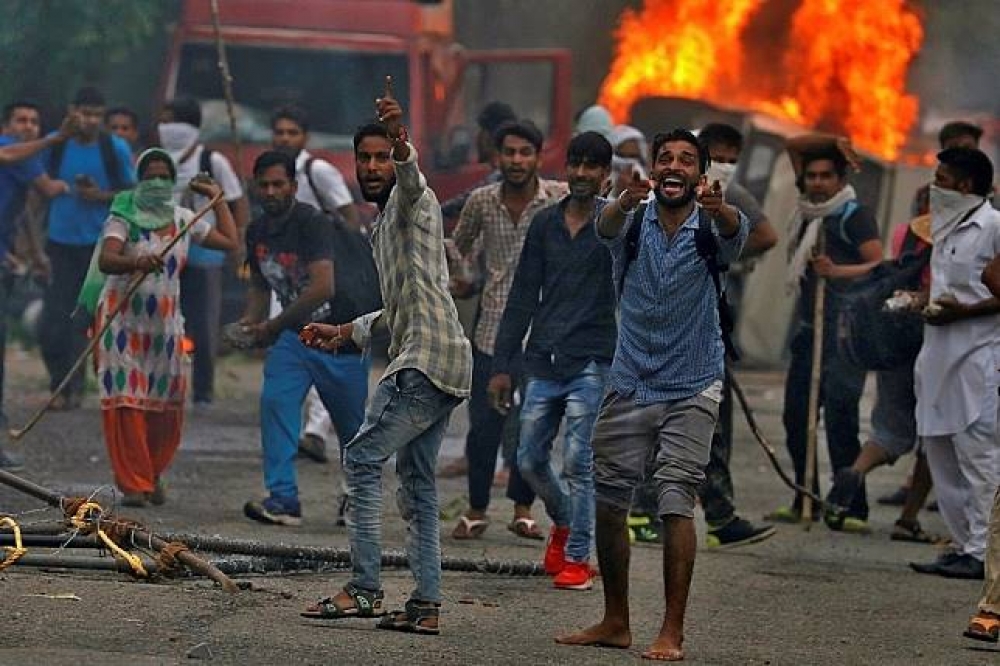 印度宗教大師辛格的支持者暴動，與警察發生衝突。（湯森路透）