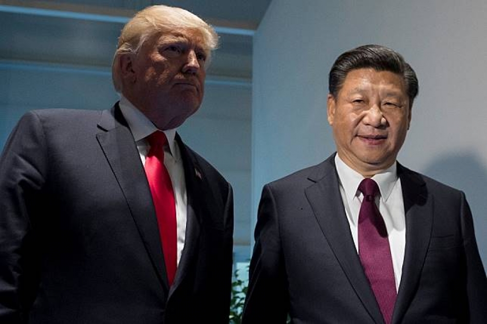 中國國家主席習近平（右）與美國總統川普（左）在德國G20高峰會上見面。（湯森路透）