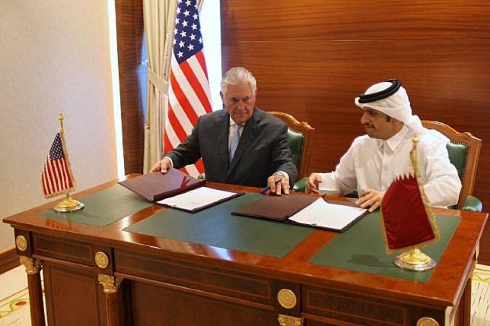 美國國務卿及卡達外交部長11日簽訂反恐合作備忘錄。（湯森路透）