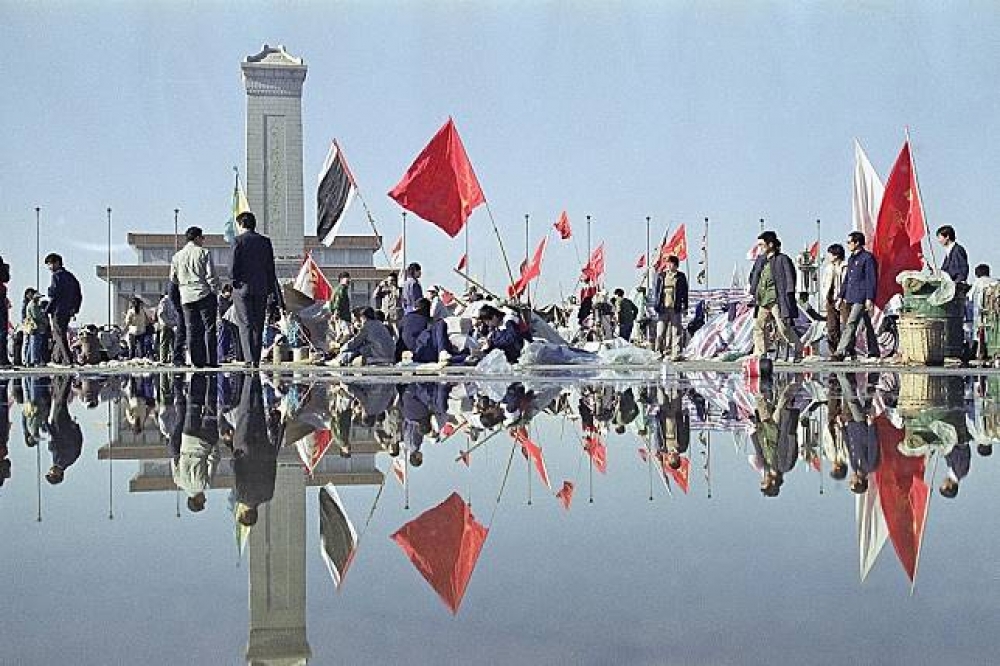中國內部始終未形成有意義的政治反對勢力，這讓共產黨的獨裁統治更加為所欲為。圖為1989年的六四民運。（維基百科）