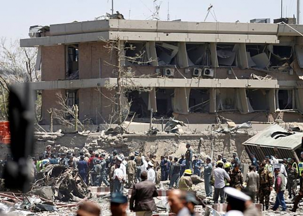 阿富汗首都的使館區31日發生大爆炸，造成400餘人死傷。（湯森路透）