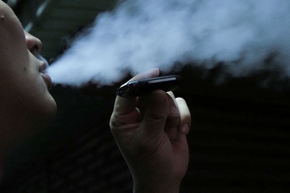 根據國健署調查指出，國內估計有7.9萬名青少年使用電子菸。（資料照片／張家銘攝）