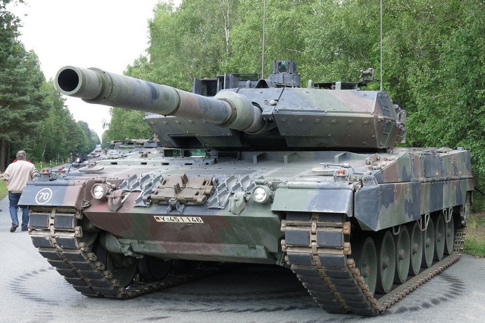 目前「豹2」族系主戰車共在22個國家服役，包含了幾乎所有中歐國家。（維基百科）