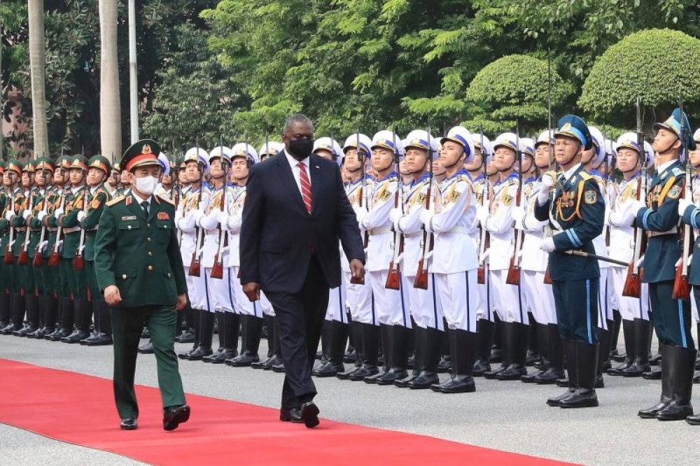 越南一直對中國懷有戒心，國防重心之一，就是防範中國再度南侵，圖為美國國防部長奧斯丁訪問越南。（美聯社）