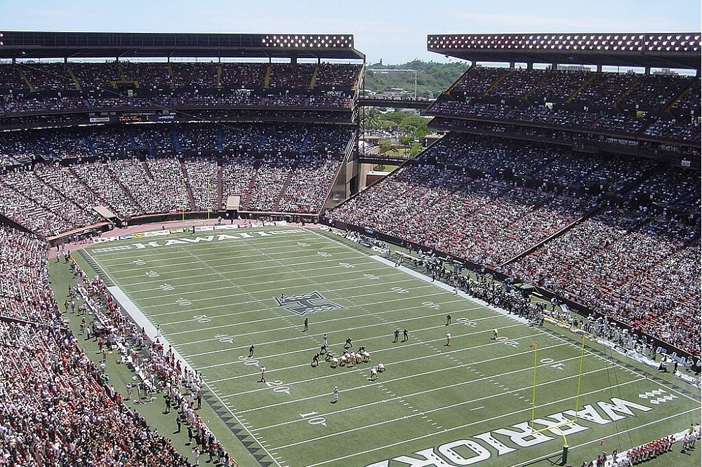 根據《視覺化人群規模》內文表示，現場出現5萬人的狀態，必須坐滿夏威夷大學美式足球隊的主場。（維基百科）