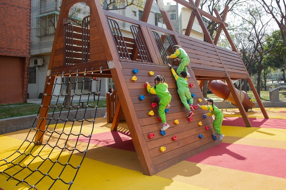 新竹市東光公園綠帶完工啟用。（新竹市府提供）