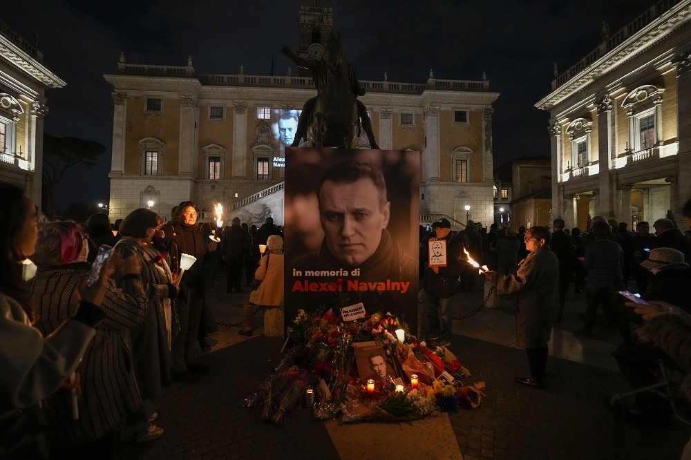 俄國反對派領導人阿列克謝·納瓦尼（Alexei Navalny）在西伯利亞的冰冷監獄裡死亡，全球的反應強烈。（美聯社）
