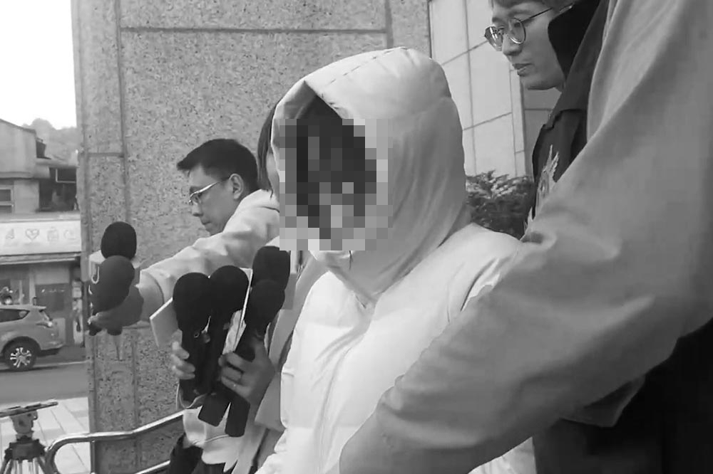 台北虐童案陳姓社工遭「上銬」一事遭眾多民團質疑警方違反比例原則。（資料照片／翻攝畫面）