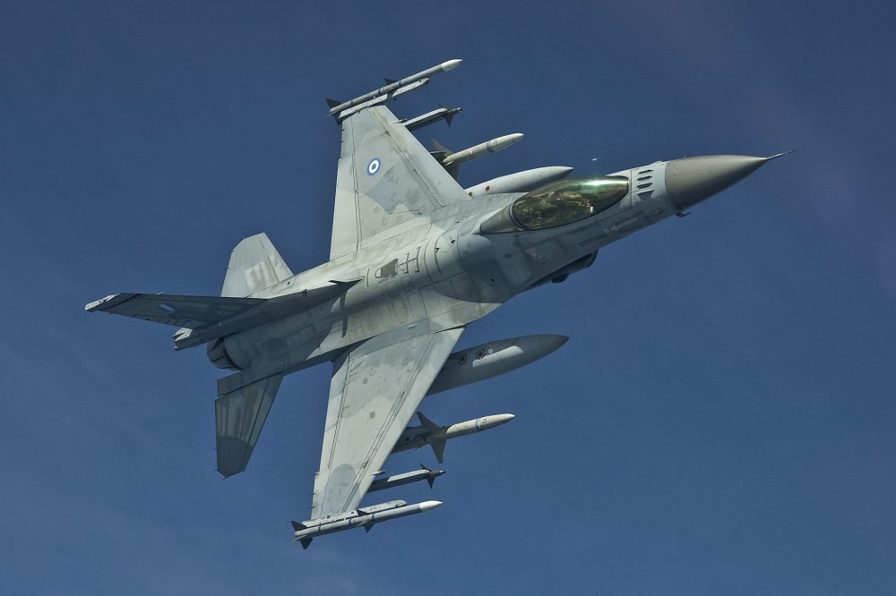 希臘計劃出售落伍的F-4以及較舊的F-16、幻象機隊，簡化後勤體系。圖為F-16C戰機。（取自HAF）