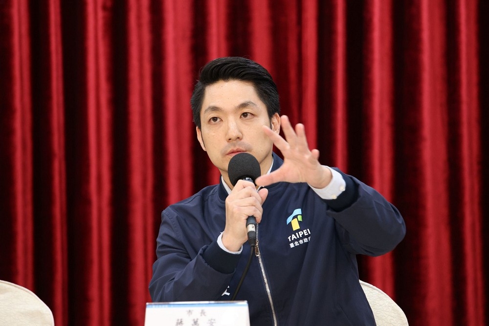 台北市長蔣萬安表示，A13的寶林事件，有包含在遠百的保單理賠範圍內。（陳愷巨攝）
