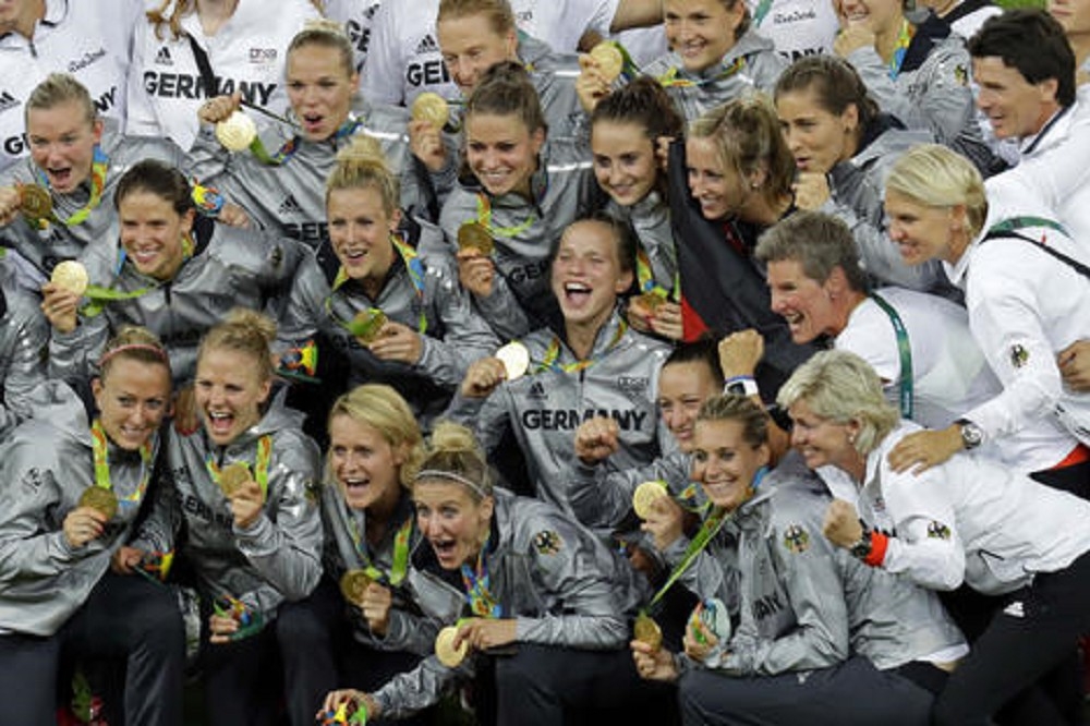 德國女足過去只獲銅牌，本屆奧運獲首金相當高興。（湯森路透）
