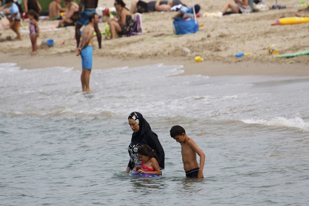 法國國務委員會26日裁定，禁止穆斯林女子在海邊穿著「波基尼」的禁令「明顯違法」。  （湯森路透）