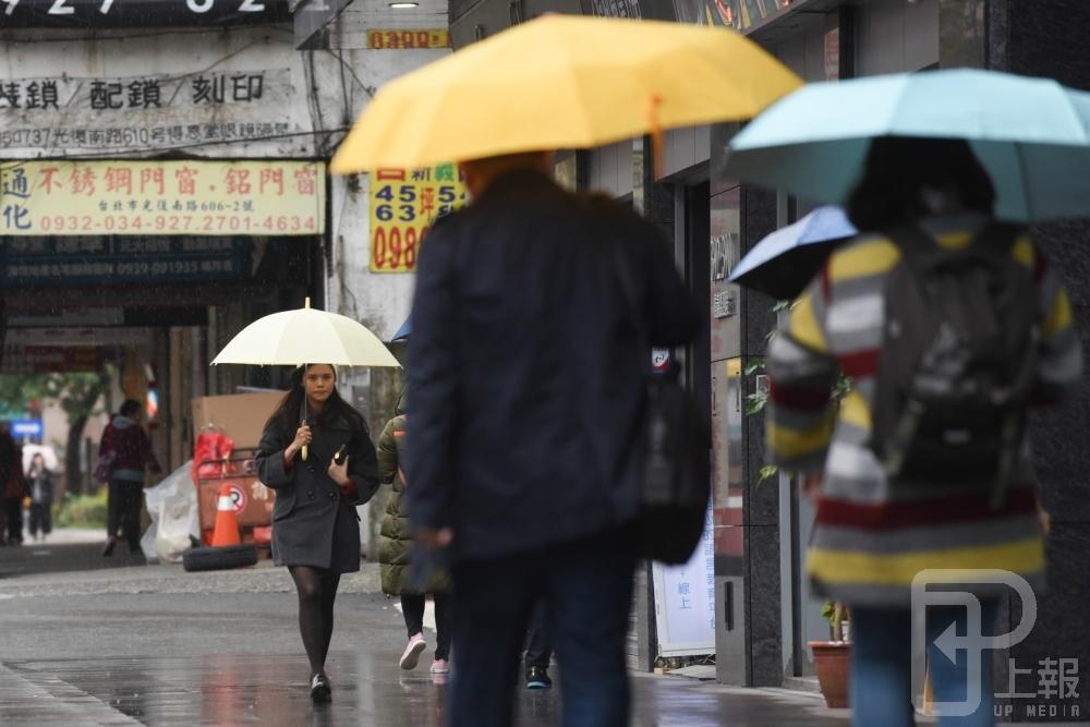 6日北台灣天氣溼冷，專家預測未來兩周因鋒面影響，有持續降雨的可能。（資料照片）