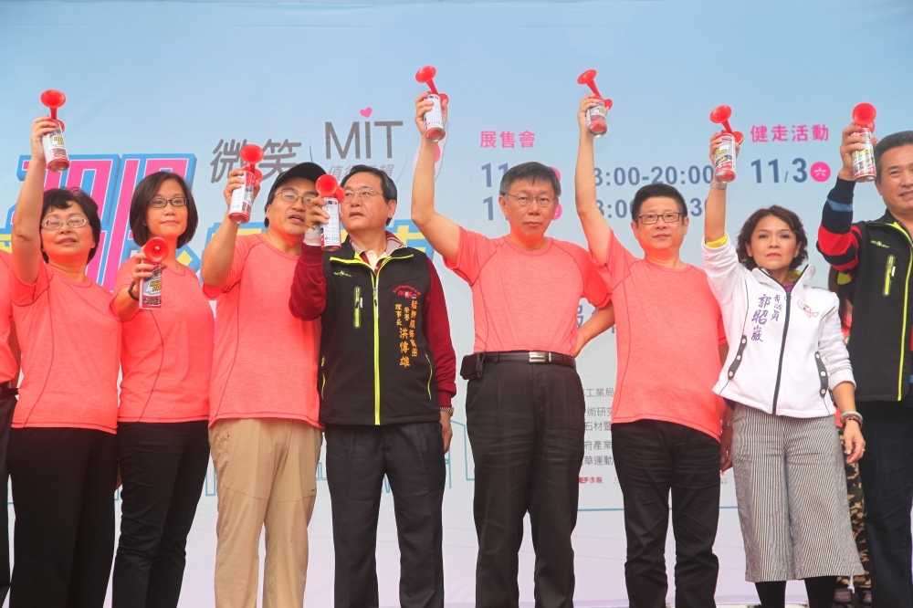 台北市長柯文哲除了市政活動，還要忙輔選，在尚未請假的前提下只能利用周末跑攤。（資料照片／張哲偉攝）