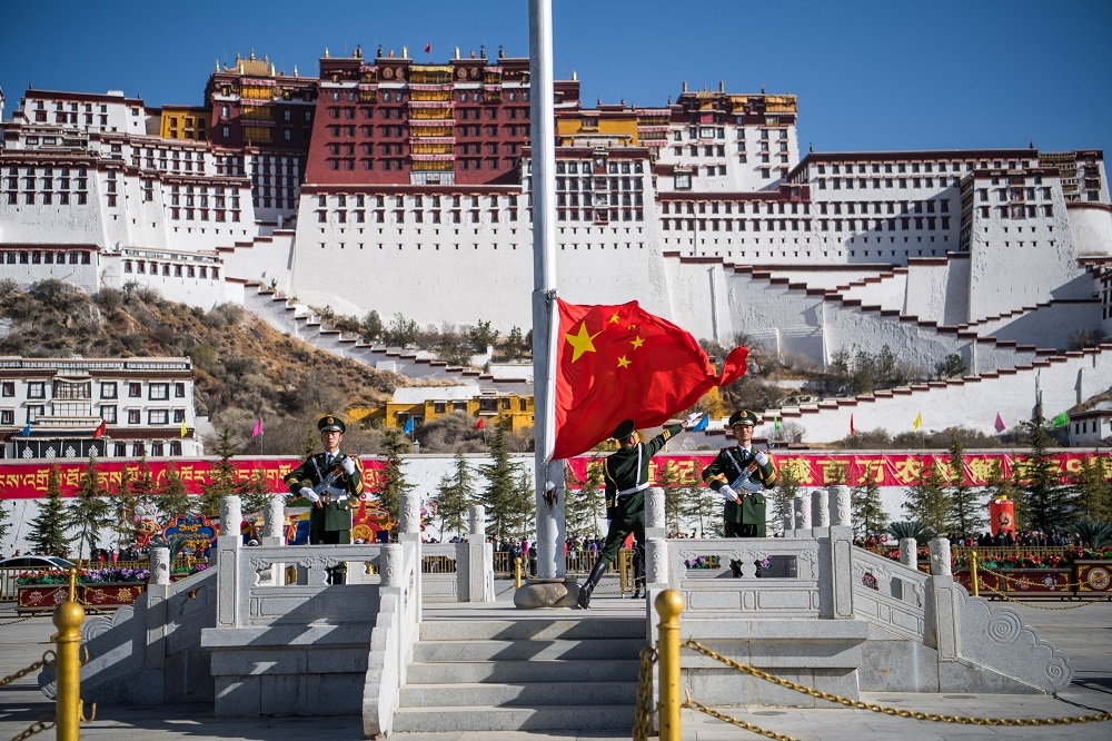 美國國務院警告美國公民赴中國旅遊時，要慎防中國恣意執法。西藏和新疆地區短時間之內可能會實施宵禁和旅遊禁令。（中新社）