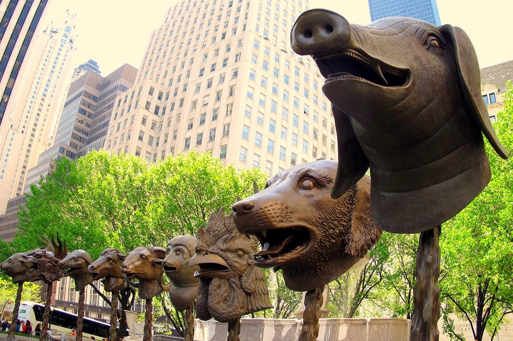 中國藝術家艾未未創作的十二生肖獸首在紐約中央公園展出（2011 © Chinese Artist Ai Weiwei's sculpture exhibit at the tip of Central Park, New York. 