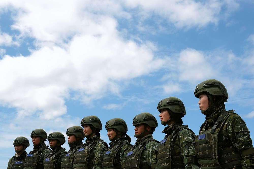 台灣的軍隊國家化步履蹣跚、走得辛苦；在國軍保衛中華民國台灣的大前提下，所有人都該對這段過程心存戒慎，對國軍保持應有的敬意。（湯森路透）
