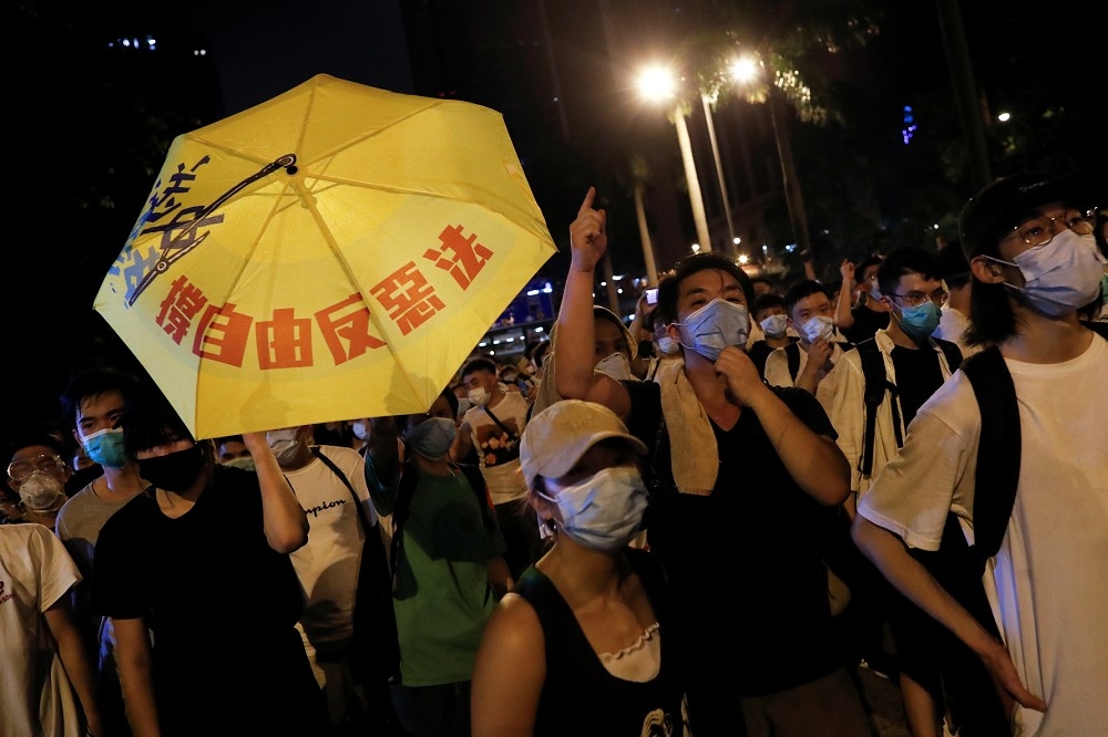 自香港回歸以後，在一國兩制的框架下，港人不僅爭取民主寸功未竟，就連原來享有的出版自由與言論自由也漸漸失去。（湯森路透）
