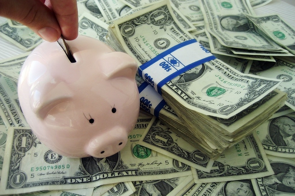 （2011 © Money - Savings , 401(K) 2012 @ Flickr, CC BY-SA 2.0.）