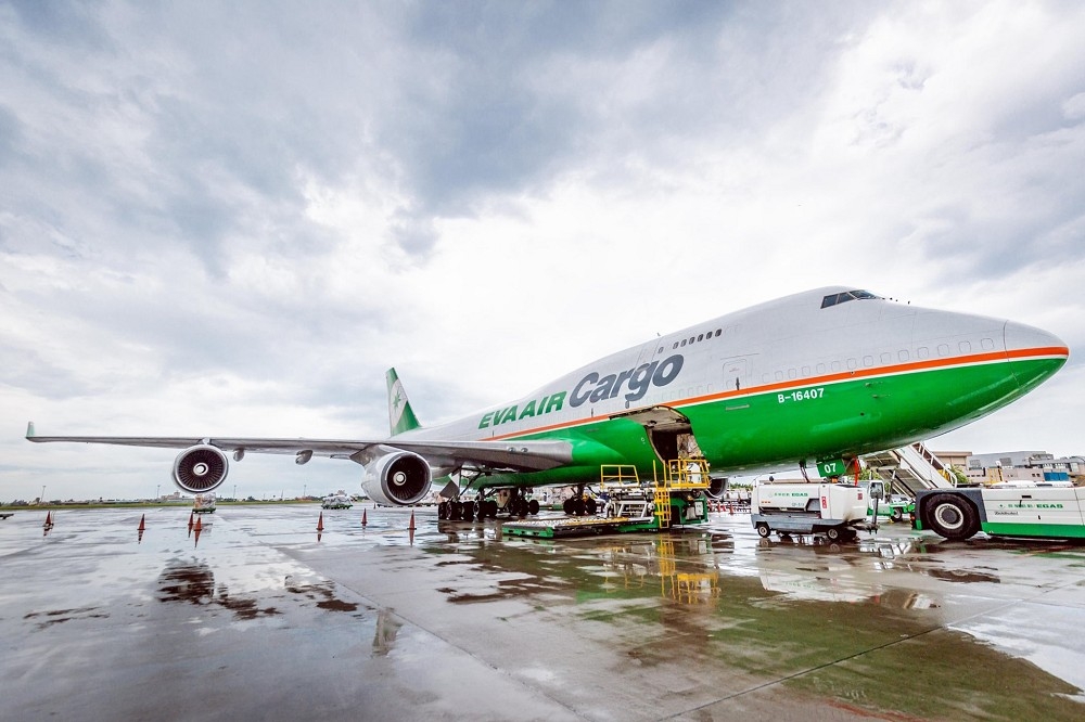 因應颱風白鹿影響台灣，24日全台陸運、空運、海運交通異動一覽。 （圖片取自長榮臉書）