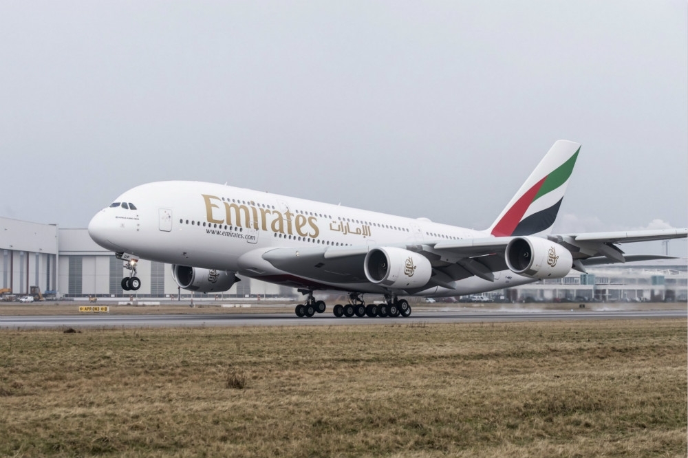 桃園機場8日傳出地勤操作拖車時不慎，意外造成一架阿聯酋A380班機的機鼻鼻輪受損，也讓航班整整延遲1小時25分鐘。（圖片取自空中巴士官網）