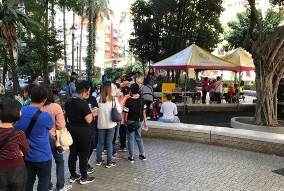 台北市大安區大學里，16日下午在溫州公園，舉辦里民野餐活動，吸引不少民眾參與。（好房網News提供）