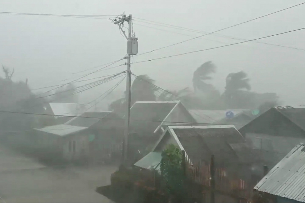 強颱「北冕」登陸菲律賓，挾帶強風和龐大雨量衝擊當地。（湯森路透）
