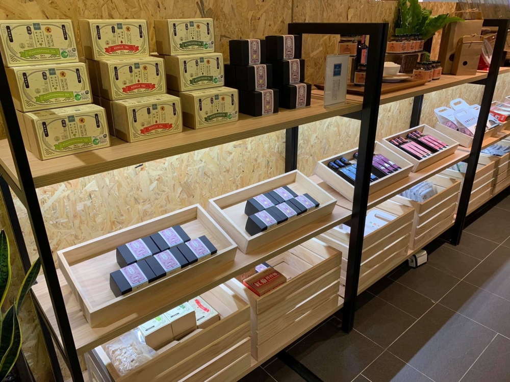 花蓮縣政府28日在台北市ATT 4 Recharge三樓成立「花蓮選品館」，販售花蓮好物，要讓北部朋友更貼近花蓮。（花蓮縣政府廣告）