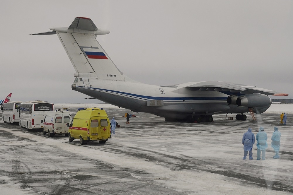 俄羅斯5日載回首批從武漢撤回的公民，共計78人預計將於西伯利亞一處收容所隔離兩週。（湯森路透）