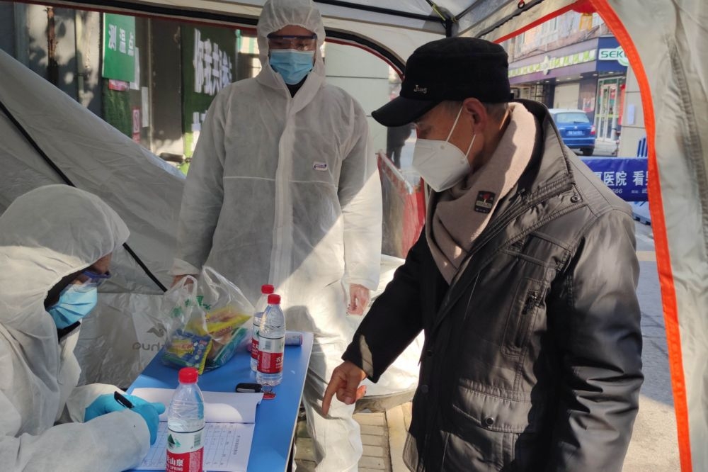中國武漢肺炎疫情嚴峻。（湯森路透）